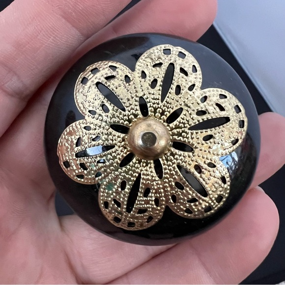 CASA DECOR BLACK DRAWER PULLS/KNOBS W GOLD  FILIGREE x4 - Picture 5 of 6